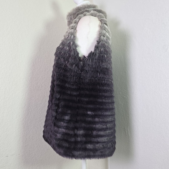 Gianni Bini Faux Fur Ombre Vest Gray Black Medium - Picture 4 of 13